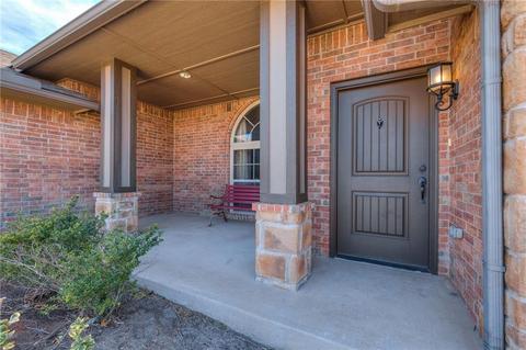 716 Manhattan Dr, Moore, OK 73160 photo 2