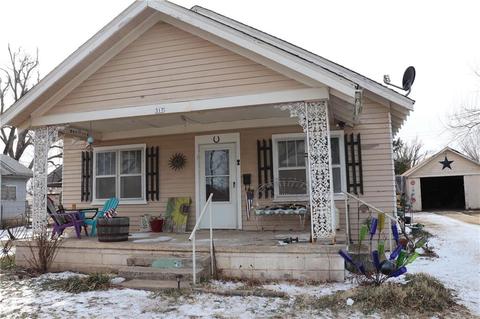 317 S Cherry St, Crescent, OK 73028 photo 1