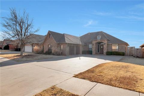 905 Kelsi Dr, Moore, OK 73160 photo 2