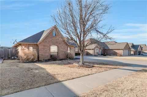 905 Kelsi Dr, Moore, OK 73160 photo 4