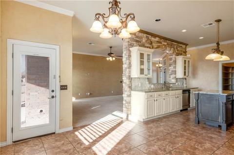 905 Kelsi Dr, Moore, OK 73160 photo 12