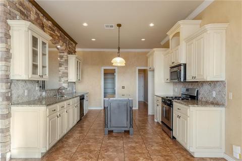 905 Kelsi Dr, Moore, OK 73160 photo 7