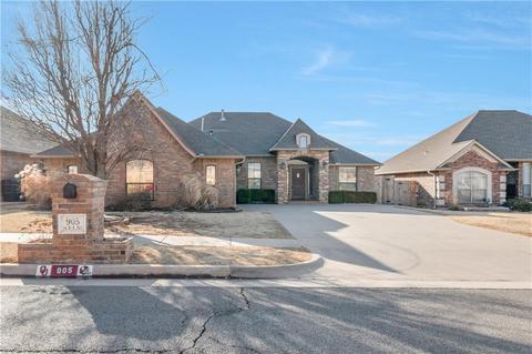 905 Kelsi Dr, Moore, OK 73160 photo 3