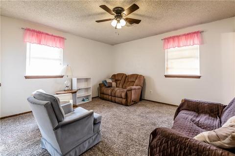 618 E Benton Ave, Sayre, OK 73662 photo 6