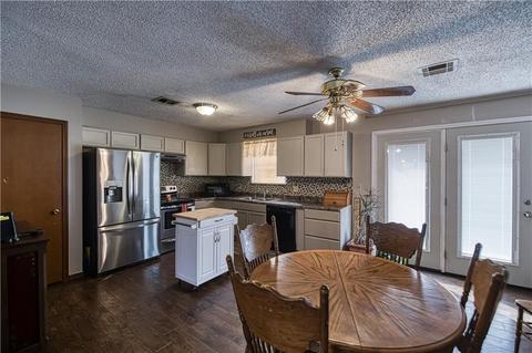 618 E Benton Ave, Sayre, OK 73662 photo 2