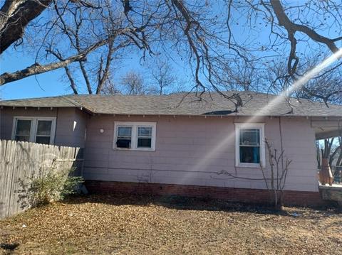 203 E Texas St, Walters, OK 73572 photo 12