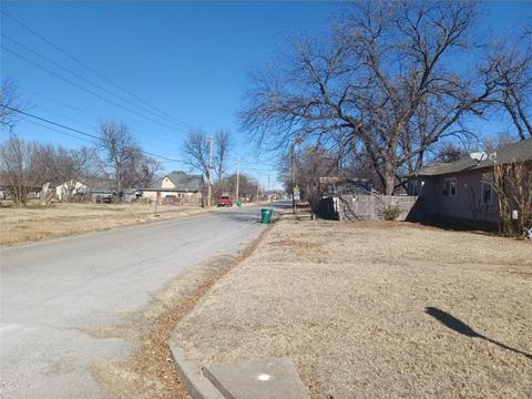 203 E Texas St, Walters, OK 73572 photo 15
