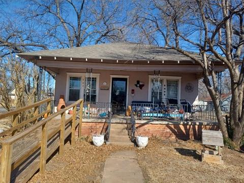 203 E Texas St, Walters, OK 73572 photo 1