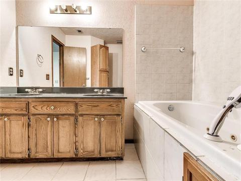 2129 Lakecrest Dr, Moore, OK 73170 photo 13
