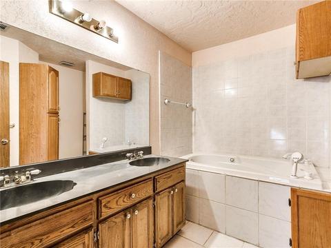 2129 Lakecrest Dr, Moore, OK 73170 photo 12