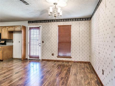 2129 Lakecrest Dr, Moore, OK 73170 photo 5