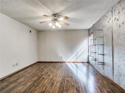 2129 Lakecrest Dr, Moore, OK 73170 photo 11