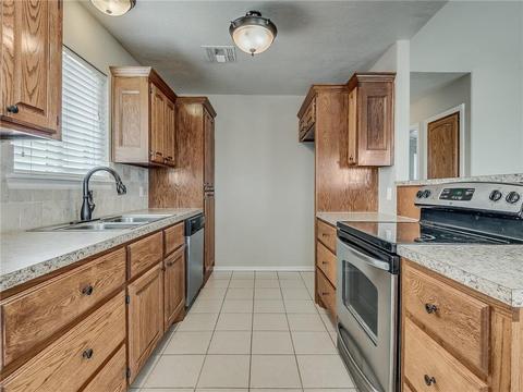 504 NW Elm Ave, Cache, OK 73527 photo 11
