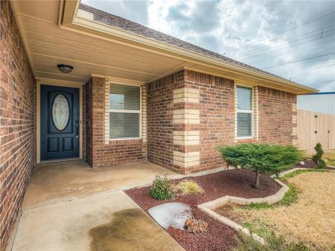 504 NW Elm Ave, Cache, OK 73527 photo 3