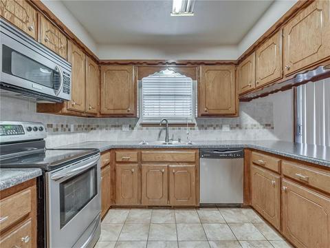 1421 E Main St, Moore, OK 73160 photo 10