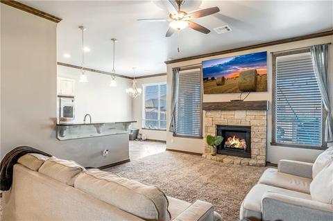 909 SW 14th St, Moore, OK 73160 photo 6