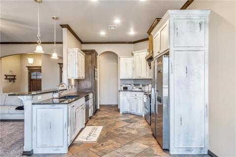 909 SW 14th St, Moore, OK 73160 photo 9
