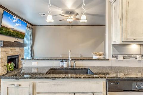 909 SW 14th St, Moore, OK 73160 photo 12