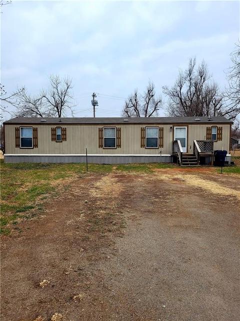307 S Oak St, Crescent, OK 73028 photo 2