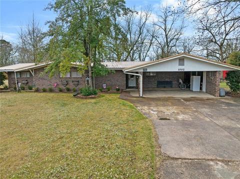 1002 Wake St, Broken Bow, OK 74728 photo 1