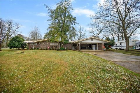 1002 Wake St, Broken Bow, OK 74728 photo 3