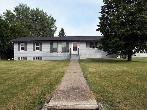 608 Mountain Ave, Walhalla, ND 58282 photo 1