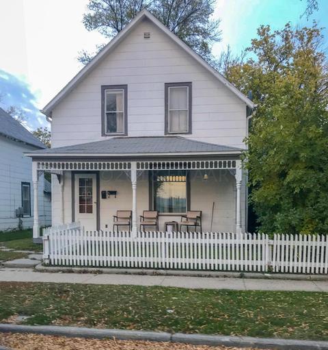714 2nd Ave NE, Devils Lake, ND 58301 photo 1