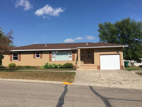206 9th St, Walhalla, ND 58282 photo 1