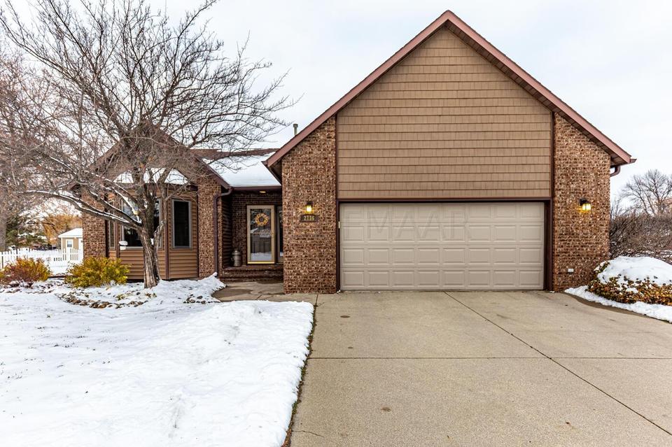 2736 Village Green Dr, Moorhead, MN 56560 40 Photos MLS 216082