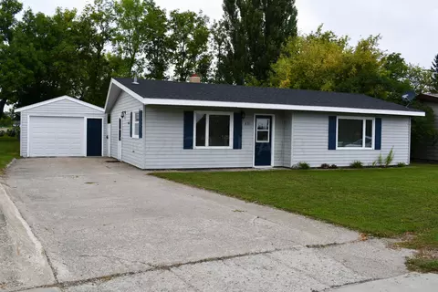 431 Emmerling Cir, Walhalla, ND 58282 photo 1
