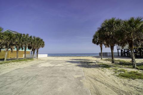 2051 S Waccamaw Dr, Garden City Beach, SC 29576