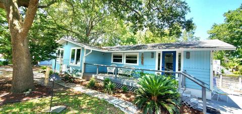 110 S Hollywood Dr S, Surfside Beach, SC 29575