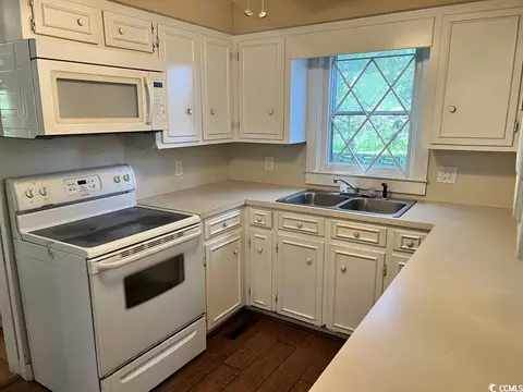 238 E Wine St, Mullins, SC 29574 photo 6