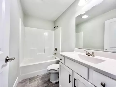 Bath - 389 Long Meadow Dr, Loris, SC 29569 photo 3 of 4