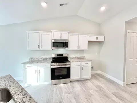 Kitchen - 389 Long Meadow Dr, Loris, SC 29569 photo 2 of 4