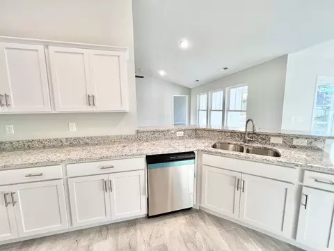 Kitchen - 389 Long Meadow Dr, Loris, SC 29569 photo 3 of 4