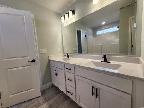 Bath - 370 Long Meadow Dr, Loris, SC 29569 photo 2 of 8