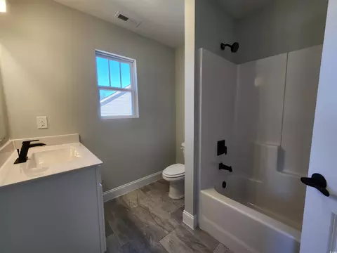 Bath - 370 Long Meadow Dr, Loris, SC 29569 photo 6 of 8