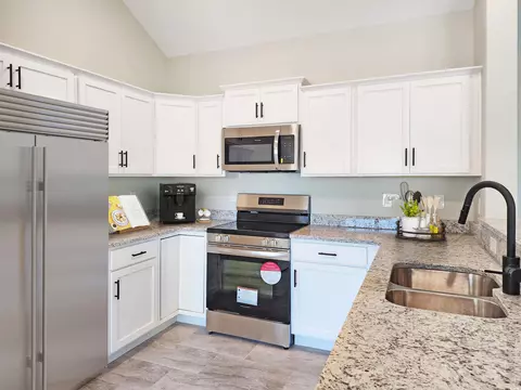 Kitchen - 370 Long Meadow Dr, Loris, SC 29569 photo 1 of 3