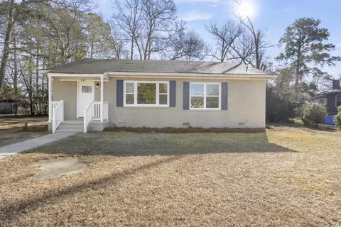 207 14th Ave S, Dillon, SC 29536