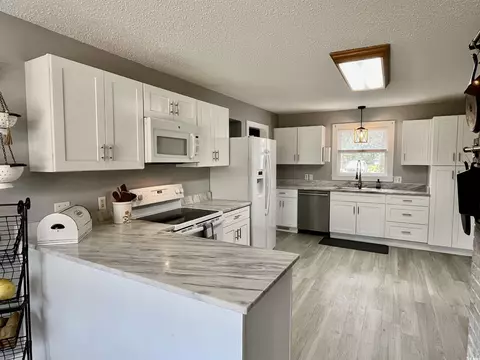 Kitchen - 108 Johnstone Ln, Georgetown, SC 29440 photo 3 of 5