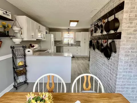 Kitchen - 108 Johnstone Ln, Georgetown, SC 29440 photo 4 of 5
