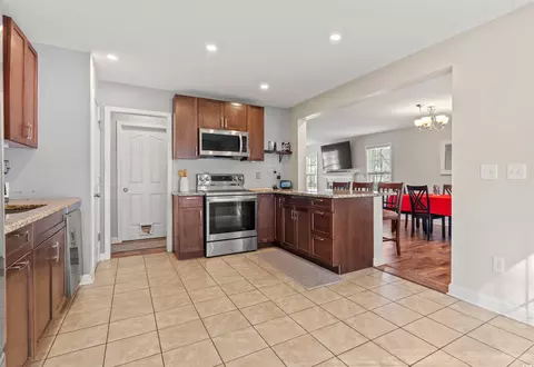 Kitchen - 110 Sugar Mill Loop, Myrtle Beach, SC 29588 photo 3 of 4