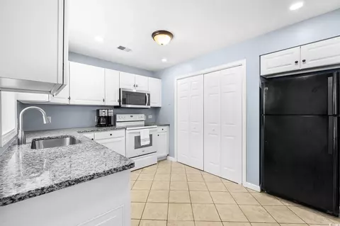 Kitchen - 4375 Harrelson Ave, Loris, SC 29569 photo 2 of 3