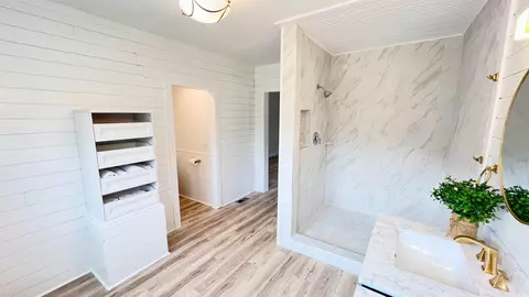 Bath - 3602 Claussen Rd, Florence, SC 29505 photo 2 of 7