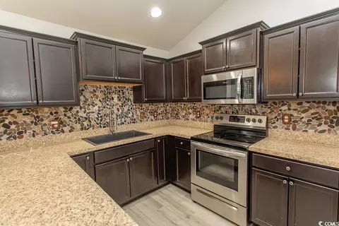 Kitchen - 27 Rivercrest Pl, Georgetown, SC 29440 photo 3 of 4