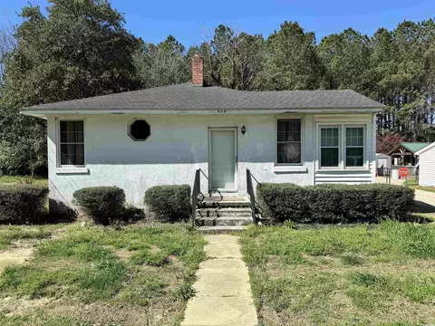 614 Gapway St, Mullins, SC 29574