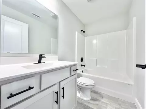 Bath - 1424 Nathan Dr, Loris, SC 29569 photo 1 of 4