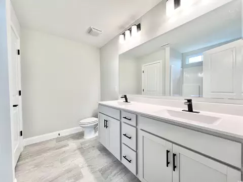 Bath - 1424 Nathan Dr, Loris, SC 29569 photo 2 of 4
