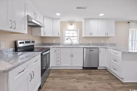 Kitchen - 3871 E Highway 9, Loris, SC 29569 photo 3 of 4